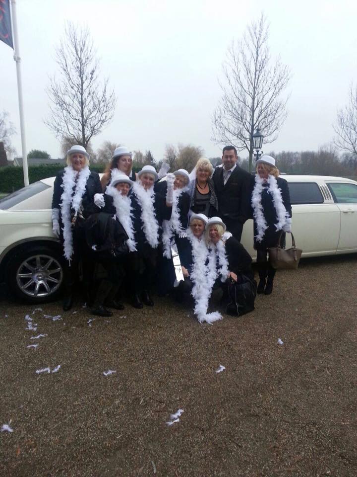 Vriendinnen Uitje? huur dan uw limousine bij Limoparty.nl Utrecht