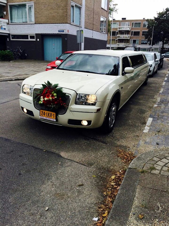 Huur uw limo met bloemen nu bij bij limoparty.nl Utrecht.jpg